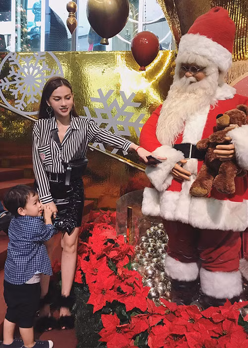 Đầu năm 2018, Thu Thủy đưa con trai cùng mẹ ruột, em trai đi du lịch nước ngoài để gia đình tận hưởng kỳ nghỉ bên nhau.