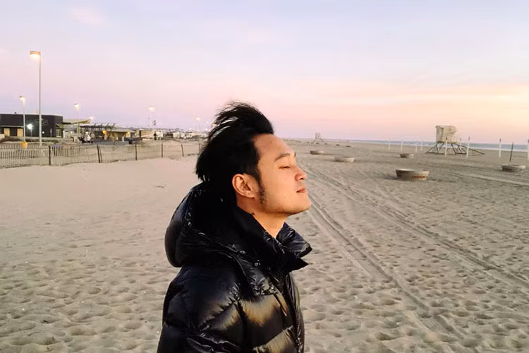 Quang Vinh tâm sự: "Khi còn trẻ, tôi luôn khiến người khác phải làm theo ý của mình. Ở thời điểm ấy, tôi đòi người yêu phải thuộc về mình 100%”. Ảnh: FBNV