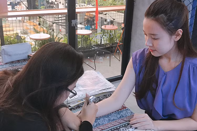 Midu tiết lộ hình ảnh cô đang xăm hình ở cổ tay.