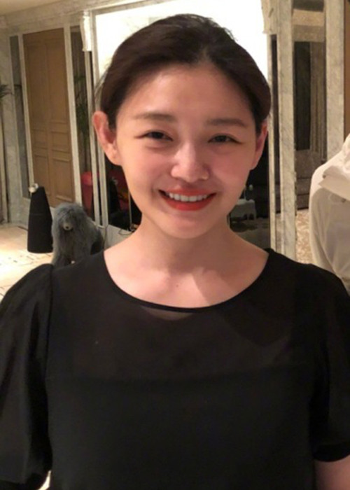 Trong loạt ảnh mới nhất, Đại S được khen trẻ trung, xinh đẹp sau khi giảm cân thành công.