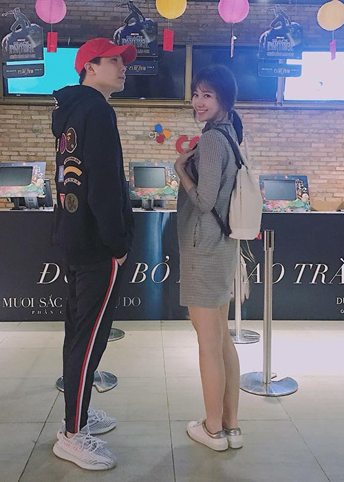 Trịnh Thăng Bình đi xem phim cùng Hari Won là một trong những tin tức sao Việt trong ngày 22/2.