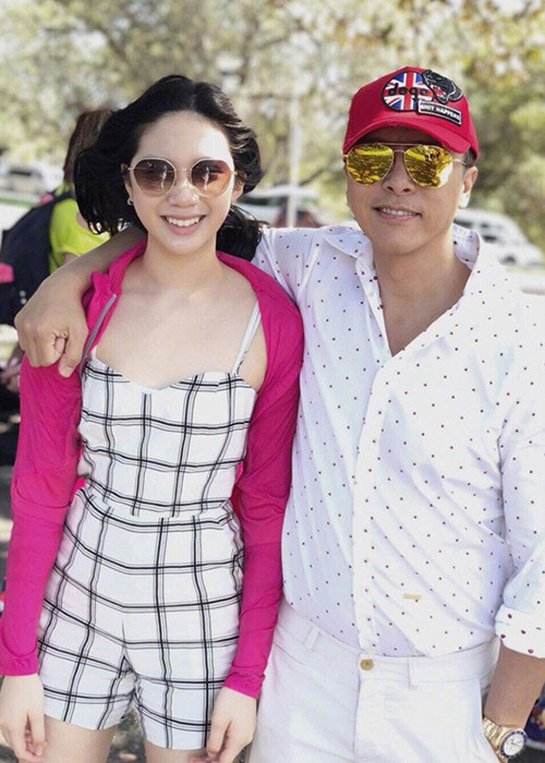 Bước sang tuổi 14, Jasmine sở hữu nhan sắc xinh như hoa hậu. Ảnh: Weibo