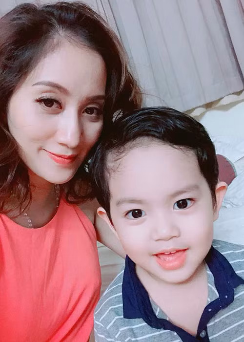 Hot Face sao Việt 24h: Bị nghén khi mang bầu lần 2, Khánh Thi từ chối nhiều sự kiện cuối năm: “Chả dám xin lỗi ai nhiều vì sợ mọi người nghĩ làm màu. Thôi đành mang tiếng có lỗi. Mẹ cháu cũng 36 tuổi mang bầu chứ không phải đôi mươi. Hẹn mọi việc qua năm hết nghén ạ”.