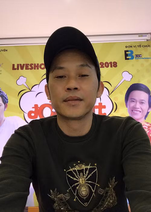 Tháng 9/2016, Hoài Linh khánh thành nhà thờ Tổ nghiệp. Sau khi tâm nguyện lớn này được thực hiện, nam danh hài dành nhiều thời gian hơn cho bản thân. Ảnh: FBNV