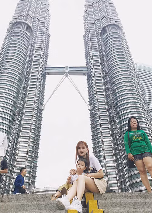 Con trai Thu Thủy được nhận xét rất hiếu động nhưng sống tình cảm và rất quấn mẹ.