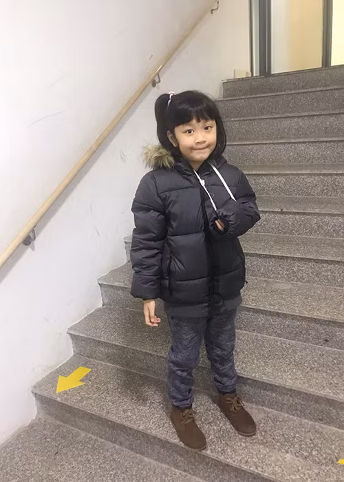 Con gái của MC Diệp Chi bị gãy xương quay tay sau một cú ngã.