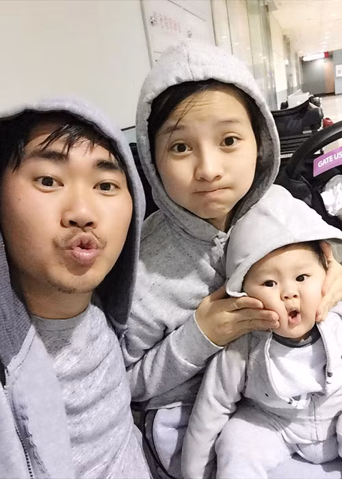 Con trai của Khánh Hiền cũng là nhóc tì sao Việt lần đầu đón Tết Nguyên Đán vào năm nay. Cậu nhóc chào đời vào cuối tháng 3/2017 tại Mỹ.