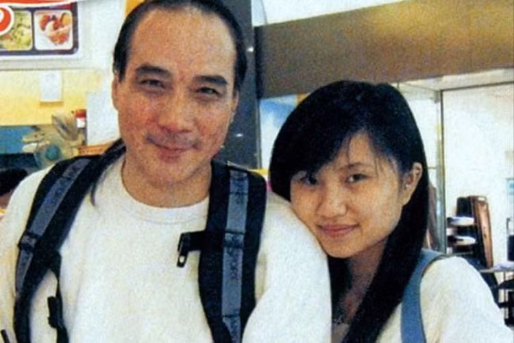 Từng trải qua 2 lần đò, Từ Thiếu Cường chung sống cùng người vợ kém 30 tuổi (trong ảnh). Tuy nhiên, tháng 4/2017, ông bị tố có quan hệ mập mờ với người mẫu La Vân Kỳ. Ảnh: Sina