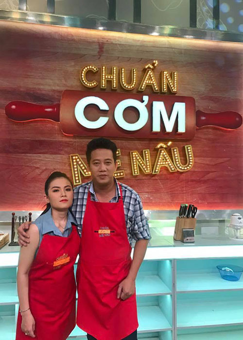 Vợ của Lê Nam gửi lời động viên chồng đã vượt qua cơn nguy kịch: "Thui ba ráng cố gắng dưỡng bệnh nha! Mọi chuyện đã có mẹ lo cho các con rùi. Ba đừng suy nghĩ gì hết. Mau hết bệnh cho mẹ. Mẹ và các con thương ba nhiều lắm".