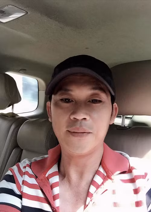 Hoài Linh không chạy show quá nhiều. Nhờ chăm sóc bản thân tốt hơn nên anh bắt đầu tăng cân. Ảnh: FBNV