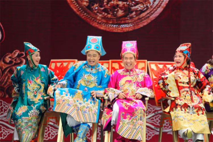 Dàn Táo mỗi người một biểu cảm trong "cuộc đua" giành ghế. Ảnh: Người lao động