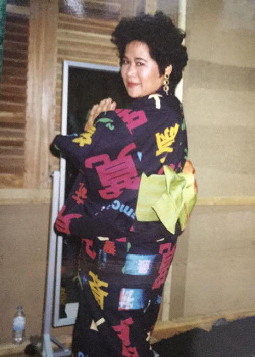 Minh Vượng tự tin mặc trang phục kimono khi tham gia một chương trình vào năm 1995.