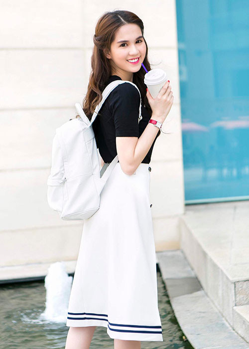 Người đẹp gốc Trà Vinh đã bước sang tuổi 29 và vẫn giữ được nhan sắc trẻ trung.