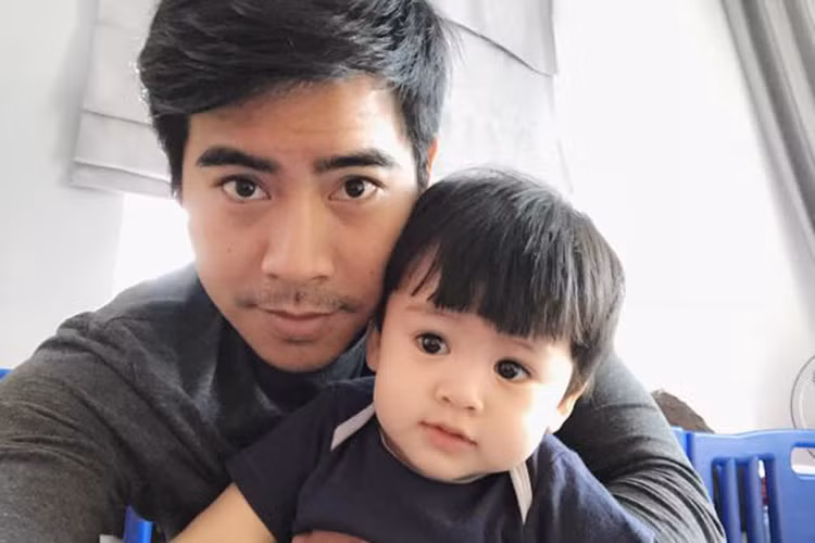 Vào ngày sinh nhật tròn 1 tuổi của con trai, Thanh Bình gửi lời chúc đến bé: "Chúc con sinh nhật thật nhiều sức khỏe và luôn hạnh phúc".