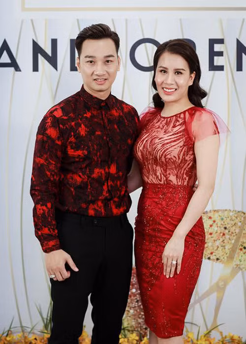 Từng qua một lần đò, MC Thành Trung kết hôn với Ngọc Hương vào tháng 3/2017.