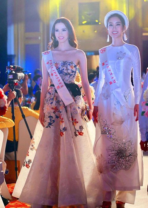 Tháng 10/2017, Đỗ Mỹ Linh sang Trung Quốc dự thi Hoa hậu Thế giới. Bước vào cuộc thi, cô luôn giữ vẻ tươi tắn trong tất cả các hoạt động.