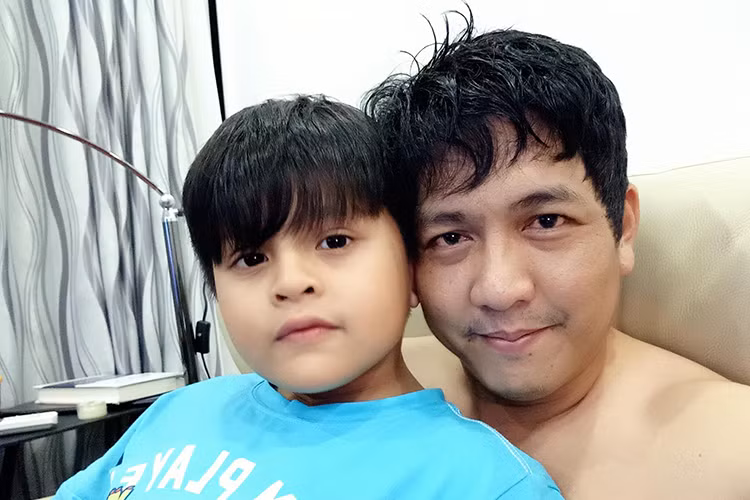 Đạo diễn Đức Thịnh cho hay khoảnh khắc bên con trai là bình yên nhất.