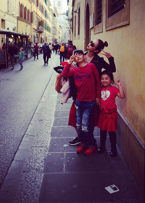 Từ nhỏ, bé Na đã thích chụp ảnh.