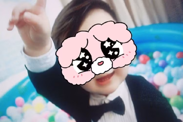 Con trai của Huỳnh Hiểu Minh hiện đã hơn 1 tuổi và vẫn được bố mẹ giấu kín hình ảnh. Ảnh: Weibo