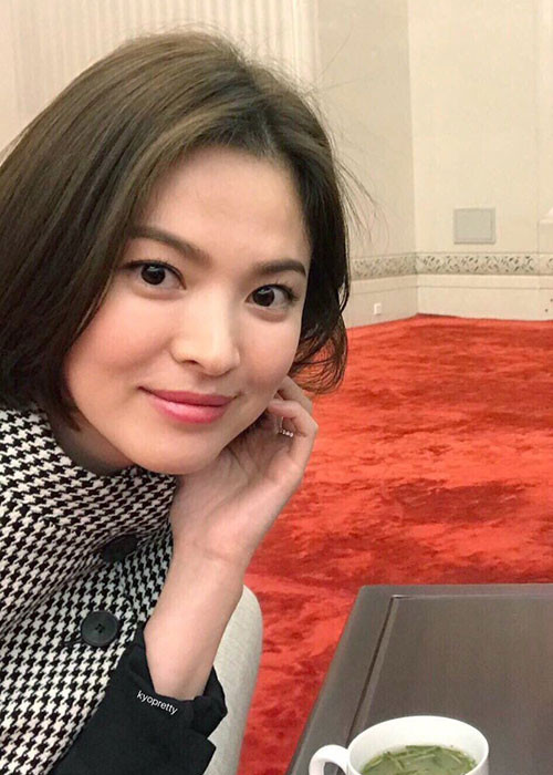 Dù gương mặt trông có vẻ tròn trịa hơn trước nhưng Song Hye Kyo vẫn được khen ngày càng đẹp mặn mà. Ảnh: FBNV