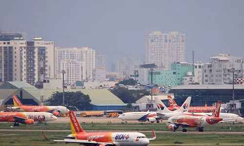 Hàng loạt chuyến bay của Vietjet Air không thể cất và hạ cánh xuống sân bay Vinh.