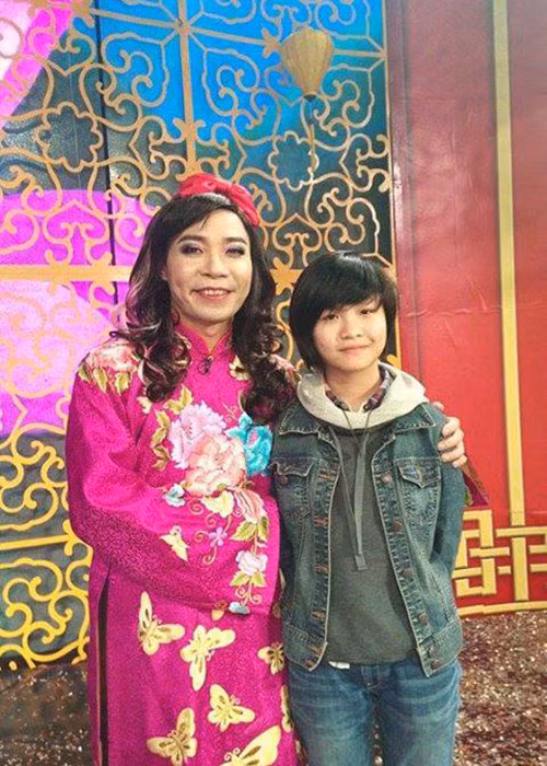 Hình ảnh Công Lý bên bé Kiến ở hậu trường Táo quân 2015.