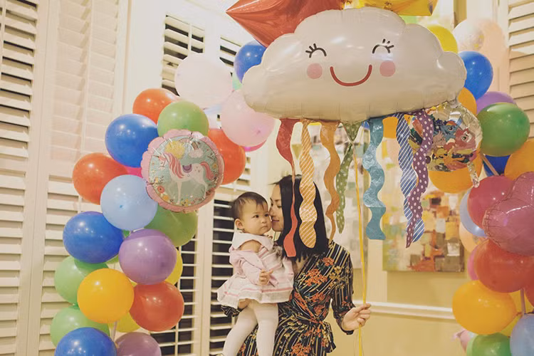 Bà xã của Lam Trường chia sẻ: “Mỗi ngày tôi chọn một niềm vui...chỉ cần thấy đủ thì sẽ hạnh phúc dù là đơn giản nhất”.