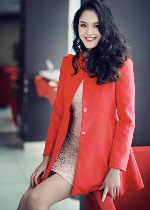 Á Hậu cuộc thi Hoa Hậu Việt Nam 2012 đã yên bề gia thất và đã hạ sinh một tiểu công chúa nhỏ.