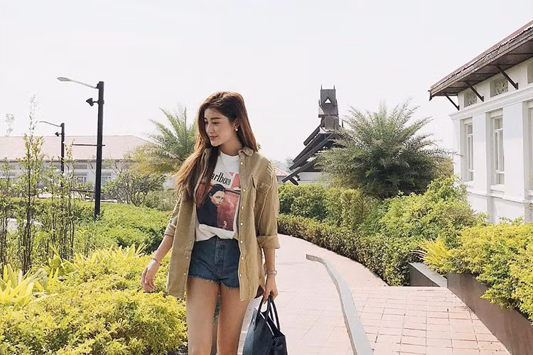 Huyền My chuẩn bị rời Myanmar để về Việt Nam đón Tết.