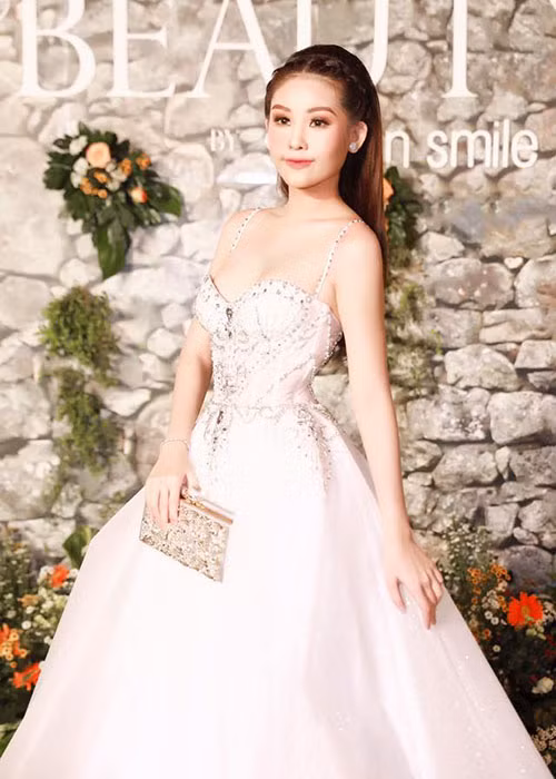 Sau loạt ồn ào, Ngân Anh vẫn thỉnh thoảng tham gia các sự kiện giải trí.