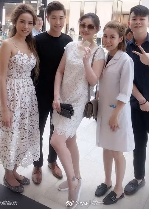 Mới đây, Đại S gây chú ý khi xuất hiện tại một trung tâm thương mại. Ảnh: Weibo