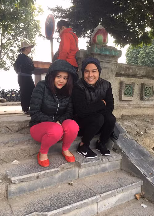 Lê Giang còn đi chùa tìm sự bình yên khi cuộc sống riêng tư gây ồn ào.