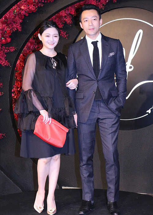 Để lộ vóc dáng mũm mĩm, Đại S từng vướng nghi vấn mang bầu lần 3. Trước tin đồn này, vợ chồng cô phủ nhận. Ảnh: Sina