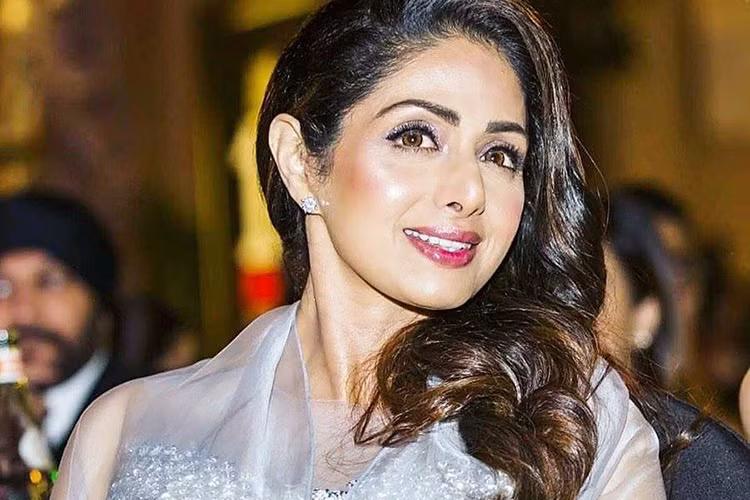 Năm 2013, Sridevi được CNN-IBN bầu chọn là "Nữ diễn viên vĩ đại nhất của Ấn Độ trong 100 năm".