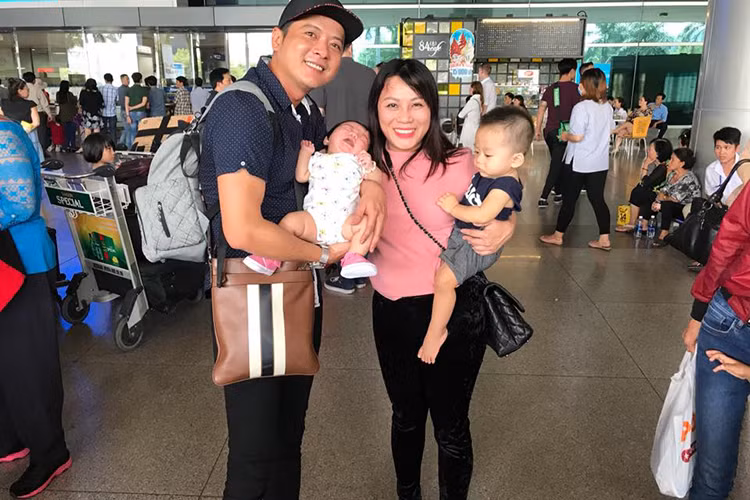 Mới đây, vợ và con gái của Hoàng Anh trở về Việt Nam để đón Tết Nguyên Đán cùng chồng và gia đình chồng.