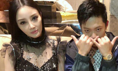 Lý Tiểu Lộ bên PGOne. Ảnh: Sina