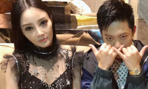 Lý Tiểu Lộ bên PGOne. Ảnh: Sina