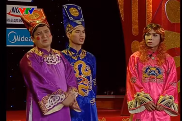 Thời trang của “cô Đẩu” trong chương trình Táo Quân cũng thay đổi theo từng năm. Ảnh: VTV