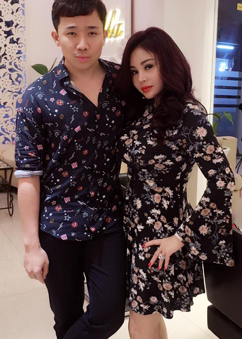 Lê Giang thân thiết bên MC Trấn Thành.