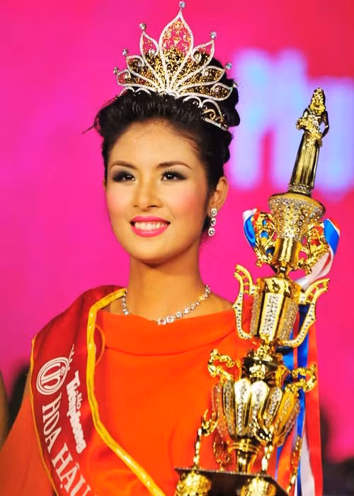 Sinh năm 1989, Ngọc Hân đăng quang cuộc thi Hoa hậu Việt Nam 2010. Thời điểm đoạt vương miện, nhan sắc của cô vấp phải những ý kiến trái chiều. Ảnh: Khám phá