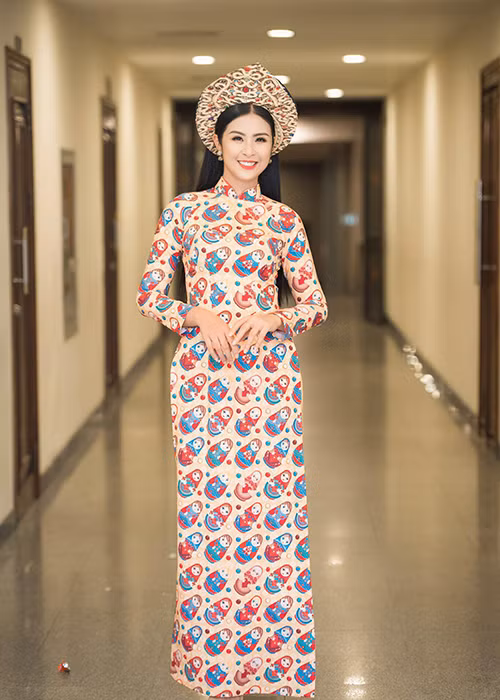 Ngọc Hân đang sở hữu một công ty in vải tại Hà Nội và chuỗi cửa hàng thời trang tại Sài Gòn, Cần Thơ. Ngoài Ngọc Hân, Mai Phương Thúy cũng được khen ngợi bởi tài kinh doanh. Ảnh: FBNV