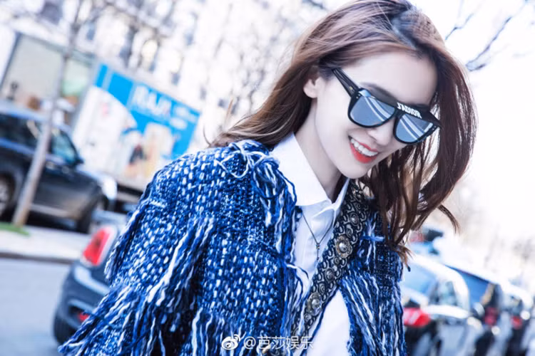 Dịp Tết vừa qua, Angelababy - Huỳnh Hiểu Minh đưa con trai và bố mẹ hai bên đi du xuân ở nước ngoài.