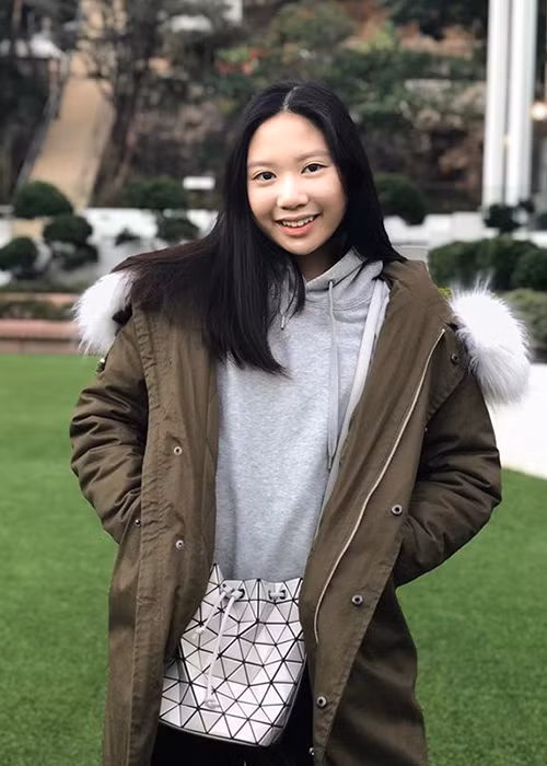 Chân Tử Đan và Uông Thi Thi ủng hộ con gái hoạt động nghệ thuật nhưng ở tuổi 14, nhiệm vụ của Jasmine vẫn là học tập. Ảnh: FBNV