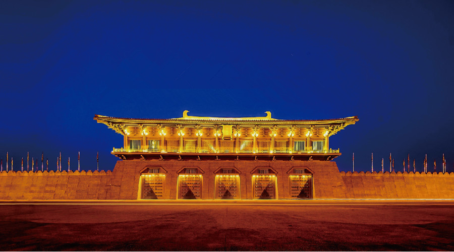 Lân Đức điện có diện tích hơn 10.000 mét vuông, tương đương với 6 Thái Hòa điện của Tử Cấm Thành. Theo sử sách ghi chép, Đường Đại Tông đã mời hơn 3.500 tham mưu cùng tướng sĩ đến nơi đây tổ chức yến tiệc, thế mà cũng chưa thể lấp đầy chỗ trống.