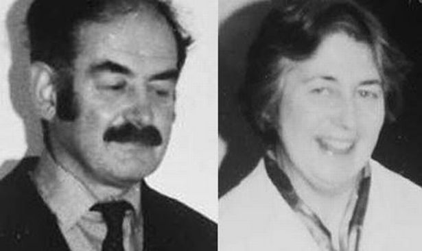 Một vụ án bí ẩn khác cũng đi vào bế tắc khi người ta tìm thấy thi thể của ông bà Richard và Helen Thomas, 58 tuổi, tại đống đổ nát của một nông trại gần Milford Haven, cách địa điểm vợ chồng nhà Dixon bị giết gần 10m. Họ bị sát hại bởi một khẩu súng ngắn. Tại đỉnh điểm của cuộc điều tra vào thời điểm 1 năm sau đó, có tới 150 quan chức, nhân viên đã vào cuộc nhưng không có kết quả gì.