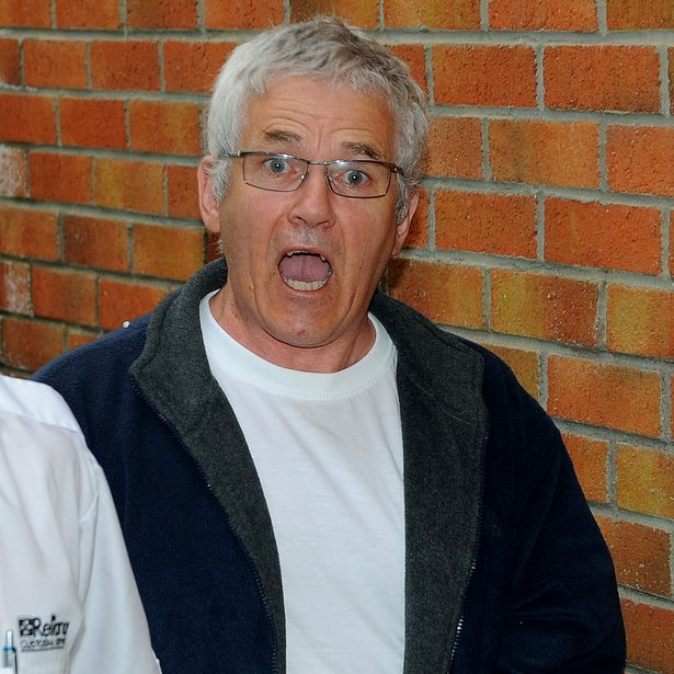 Đôi quần short tìm thấy ở nhà Cooper khi tên này bị bắt vì tội ăn trộm cũng tố cáo hắn. Trên ống quần bên phải có một vết máu, được khẳng định là máu của Peter Dixon sau khi các nhà khoa học kiểm tra. Trên đường viền của chiếc quần có một chất lỏng khớp với mẫu ADN của con gái Dixon là Julie.