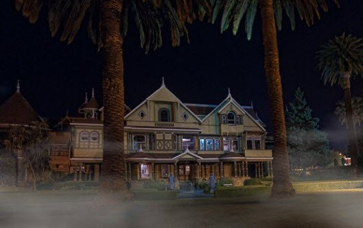 Sau đó, nữ góa phụ đã rời khỏi nhà ở Connecticut và mua một trang trại chưa hoàn chỉnh ở thung lũng Santa Clara. Bắt đầu từ đây, bà đã dùng suốt 38 năm cuối cùng trong cuộc đời mình để xây dựng nên căn nhà nhằm đánh lạc hướng ma quỷ, sau này trở thành ngôi nhà ma ám nổi tiếng nhất nước Mỹ.