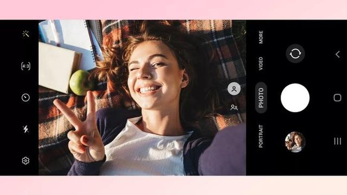 Samsung đã mang tới cho A14 màn hình có tốc độ làm mới nhanh, lên tới 90Hz. Mặc dù vẫn thua xa tốc độ làm mới 120Hz trên dòng Galaxy S22 hàng đầu, hay Galaxy A53 tầm trung nhưng đó là sự bổ sung đáng hoan nghênh cho mẫu điện thoại chỉ có giá 199 USD.