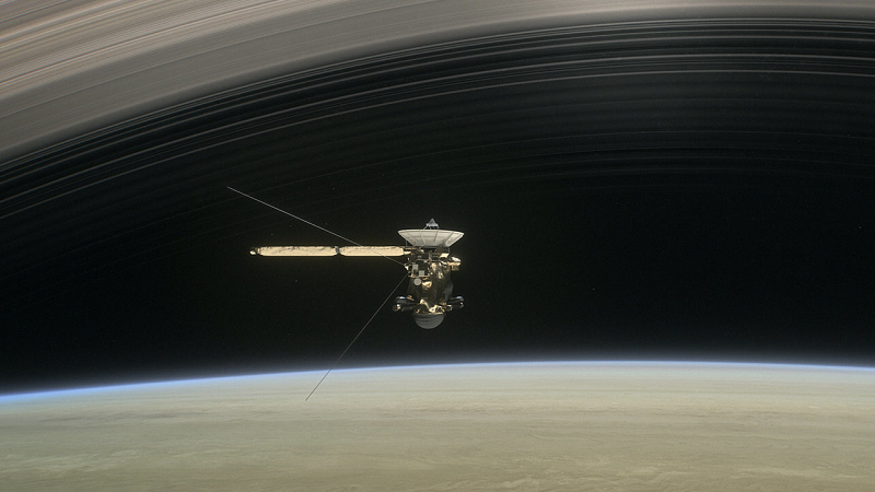Tàu vũ trụ Cassini là dự án khám phá sao Thổ của NASA. Nó được phóng vào không gian từ năm 1997, và bắt đầu tiếp cận sao Thổ từ năm 2004.