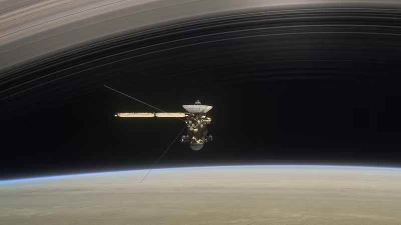 Tàu vũ trụ Cassini là dự án khám phá sao Thổ của NASA. Nó được phóng vào không gian từ năm 1997, và bắt đầu tiếp cận sao Thổ từ năm 2004.